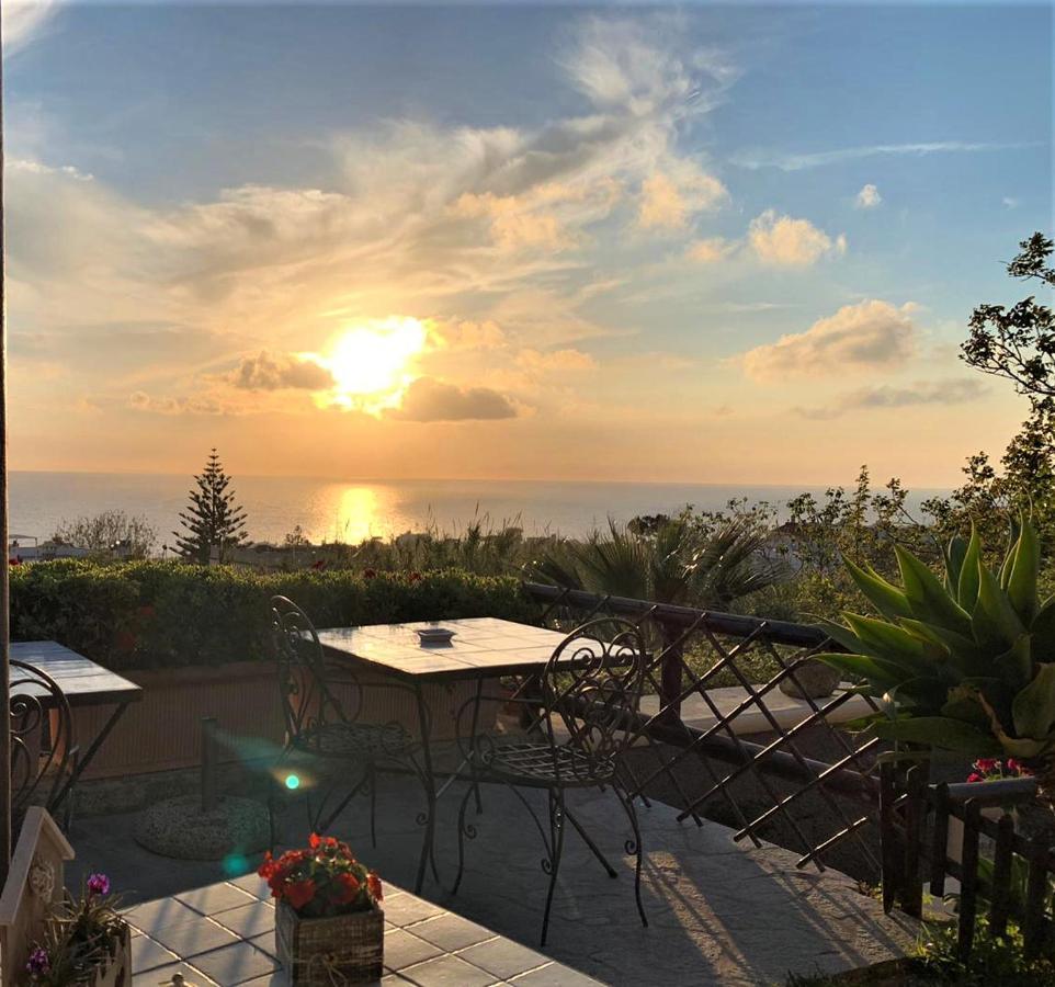 La Terrazzina Sul Tramonto Bed and Breakfast Forio di Ischia Eksteriør billede