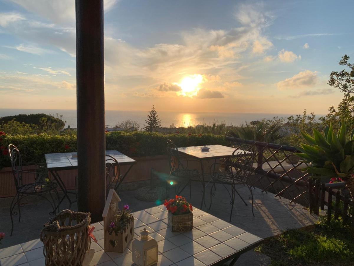 La Terrazzina Sul Tramonto Bed and Breakfast Forio di Ischia Eksteriør billede